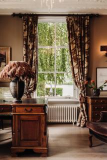 Inn on the Lake - 1