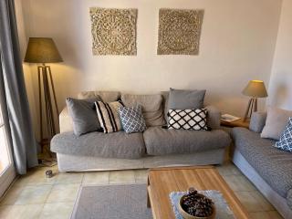 Boutique Villa with Shared Pool, Air Con, WiFi, TV - Le Plan-de-la-Tour - 8