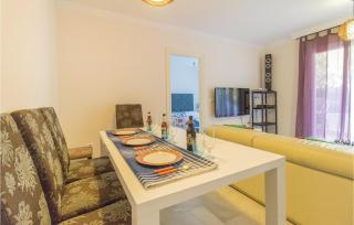 3 Bedroom Stunning Apartment In Motril - Motril - 9