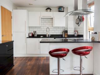 Pass the Keys Trendy Apartment in Best Location - 8