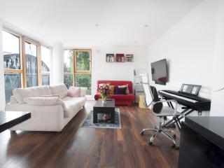 Pass the Keys Trendy Apartment in Best Location - 6
