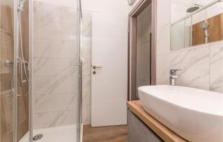 Cozy Home In Gornje Rastane With Wifi - 2