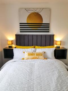 Bee At Home - Cefn-coed-y-cymmer - 0