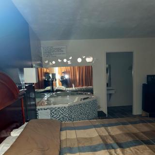 Country Club Inn & Suites - Fostoria - 3