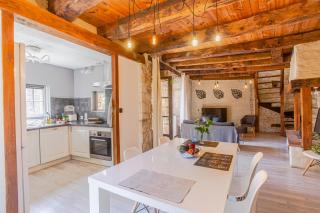 Maison en pierres au coeur du village médiéval de Villeneuve - Villeneuve d'Aveyron - 6