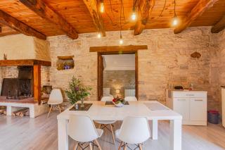 Maison en pierres au coeur du village médiéval de Villeneuve - Villeneuve d'Aveyron - 3
