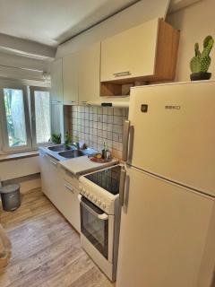 1-bedroom apartment with 3 beds + private parking - Tivat - 5