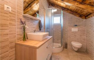 Amazing Home In Donje Rastane With Wifi - 1