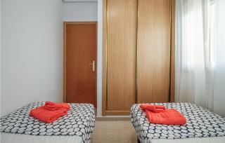 Beautiful Apartment In Torrevieja - 9