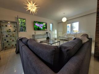 Sunnyside Villa 2King BR Free Parking Near Beach - Koskinou - 2