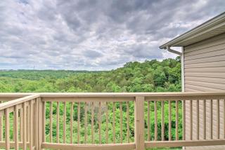 Bright Branson Vacation Rental with Balcony and Views! - Branson - 9