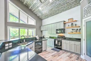 Outdoor Entertainment Space Home in McQueeney - 4