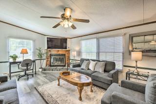 Charming Countryside Home with Covered Porch! - Livingston - 0
