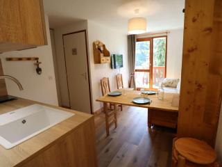 Appartement rénové en 2022 pour 3 personnes - Centre village - Piscine l'été - Classé 2 étoiles - FR-1-342-140 - Beaufort - 9