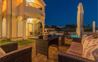 Stunning Home In Pirovac With Kitchen - 3