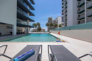 2-Bedroom Beachside Apartment with Pool & Parking - Quarteira - 5