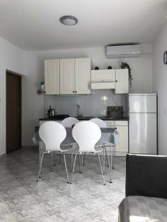 Apartments Brezović Škrapavac - 40m from the beach - Privlaka - 1