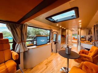 Vintage 1980s Winnebago - 4