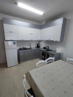 Comfortable Beachfront Apartment - Vlorë - 4