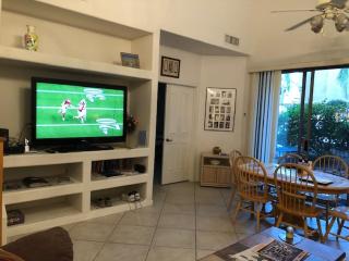 3 En Suite Bedrooms!! Spacious 2-story townhome with pool and spa + 2-car garage - Mesa - 6
