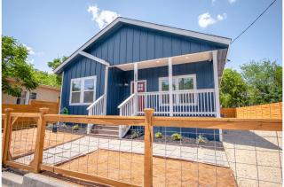 Beautiful Fenced 3BR 2BA Near Exciting Downtown - San Antonio - 8