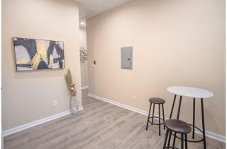 Beautiful Fenced 3BR 2BA Near Exciting Downtown - 2