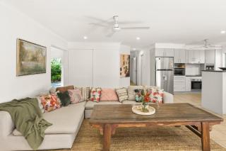 Wait-a-While - Family Getaway with Heated Pool - Clifton Beach - 1
