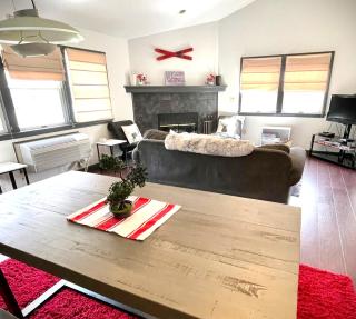 Gorgeous Ski On/Off 2 BR Sleeps 8 Jiminy-Must See Luxury - Hancock - 7