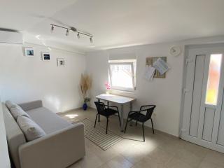 Beachfront Apartment - Vir - 6