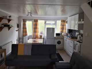 'Le Chalet II' free unlimited wifi 2 bed chalet House - Pembrokeshire - 4
