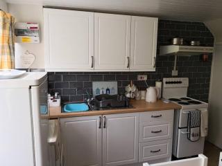'Le Chalet II' free unlimited wifi 2 bed chalet House - Pembrokeshire - 3