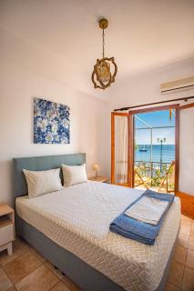 Notos Sea Front Apartment - Glossa - 4