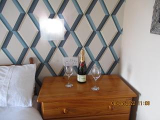 Sefton Lodge SEAFRONT ,PANORAMIC SEA VIEW ENSUITE BALCONY ROOMS AVAILABLE, GUEST GARDEN - 9