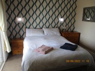 Sefton Lodge SEAFRONT ,PANORAMIC SEA VIEW ENSUITE BALCONY ROOMS AVAILABLE, GUEST GARDEN - 8