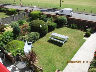 Sefton Lodge SEAFRONT ,PANORAMIC SEA VIEW ENSUITE BALCONY ROOMS AVAILABLE, GUEST GARDEN - Paignton - 8