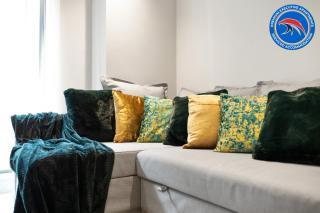 2-Bed Apartment, Cinema & Gym, Sleeps 6 - 4