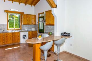 Villa Rosie by Villa Plus - Polis - 5
