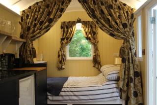 The Tawny Shepherd Hut, Whitehouse Farm - Stowmarket - 9