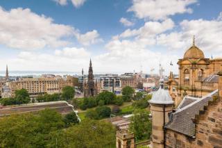 Sumptuous 2BR Apt Next To Edinburgh Castle! - 3