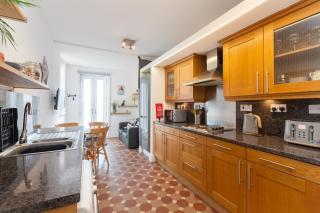 Charles Alexander Short Stay - Clifton Drive Beach Retreat - Lytham St Annes - 4