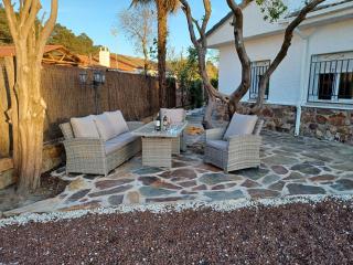 Chalet independiente con amplio jardín y barbacoa AT - CC-00678 - 2