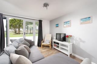 Wheal Prosper- Beautifully Fitted Wooden Lodge Helston Cornwall - 5