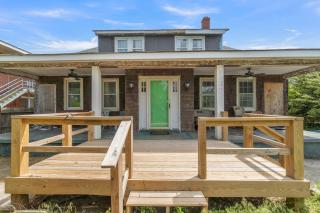 Manor and Mutts #1 cottage - 8