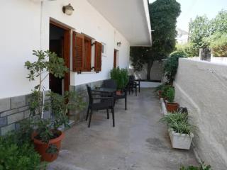Chrysoula’s Welcoming Triple Room with Yard - Monemvasia - 0