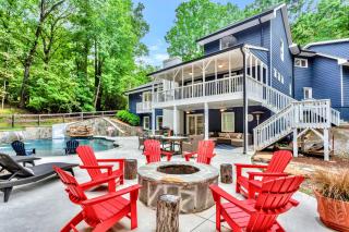 Lakefront, Saltwater Pool, Backyard Oasis, Private Dock, Home Gym - Flowery Branch - 0