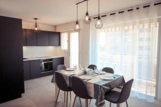 Chic Appart du Port Fréjus - 3