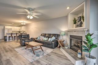 Pool Access and Lake Views Camdenton Condo - Camdenton - 1