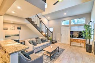 Contemporary Vegas Townhome with Community Pool - Las Vegas - 7