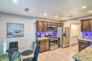Contemporary Vegas Townhome with Community Pool - Las Vegas - 3