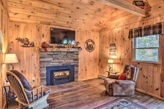 Natures Retreat with Hot Tub 7 Mi to Bryson City - 8